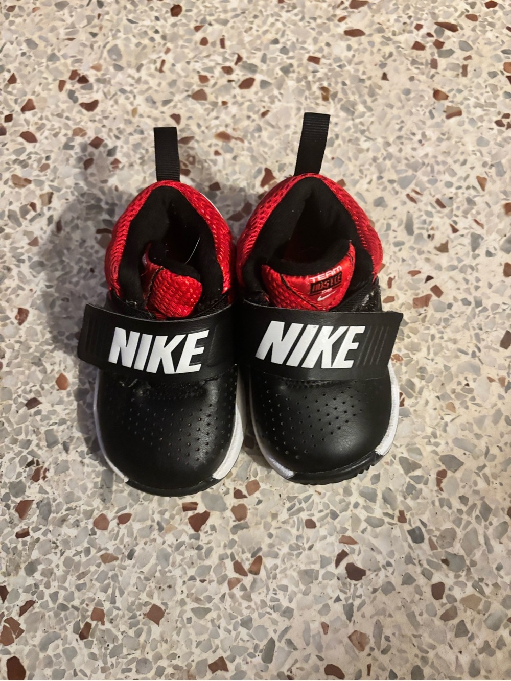 Nike team hustle D8 toddler sneakers size 5C